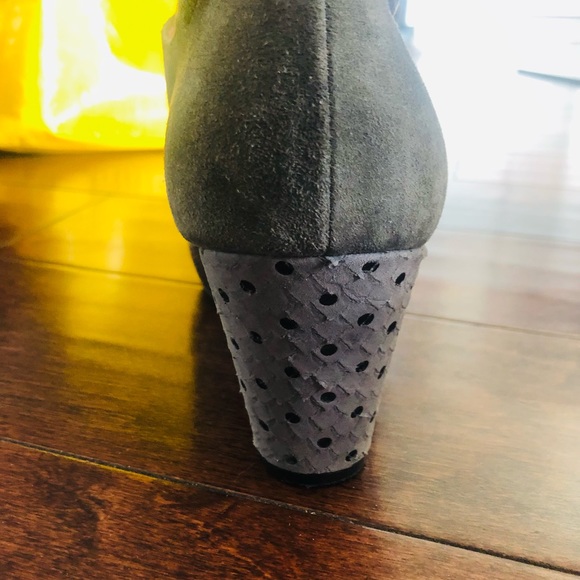 Love these Chanii B metallic, grey shoes - Picture 4 of 5